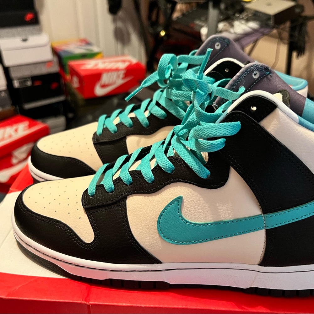 Nike Dunk Hi Retro EMB